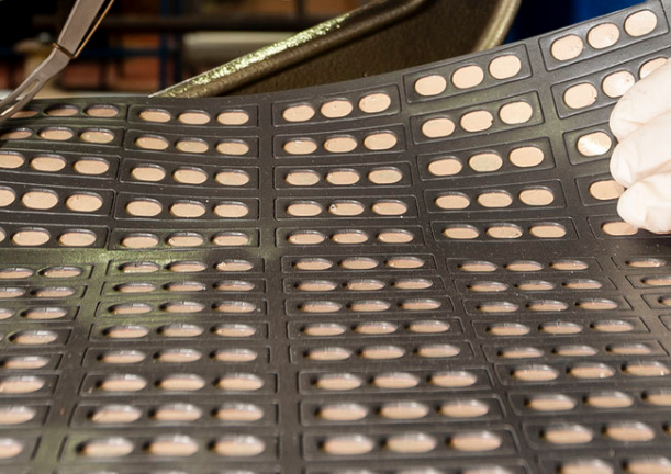 高溫遮蔽膩?zhàn)釉诤娇瞻l(fā)動(dòng)機(jī)葉片料漿滲鋁工藝中的應(yīng)用